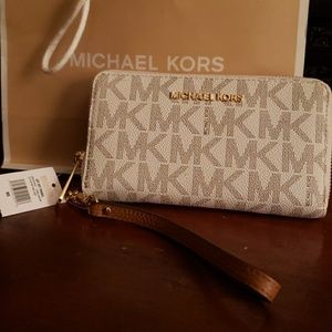 Micheal Kors Jet Set Wallet